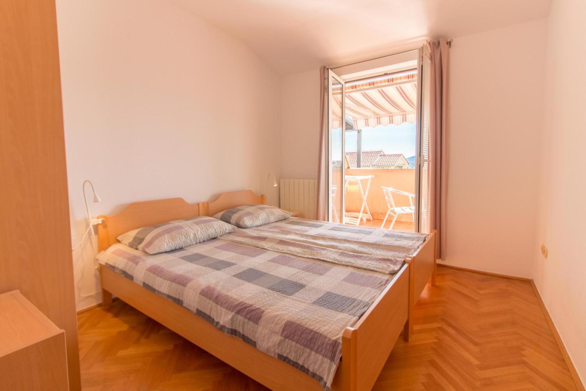 Malinska - Apartment Glavas Buitenkant foto