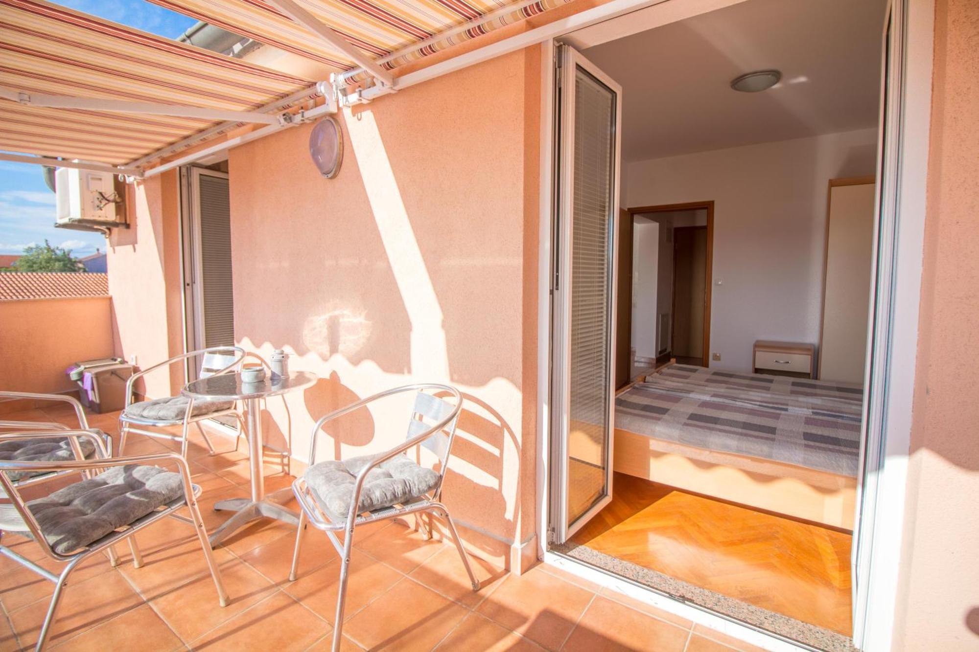 Malinska - Apartment Glavas Buitenkant foto
