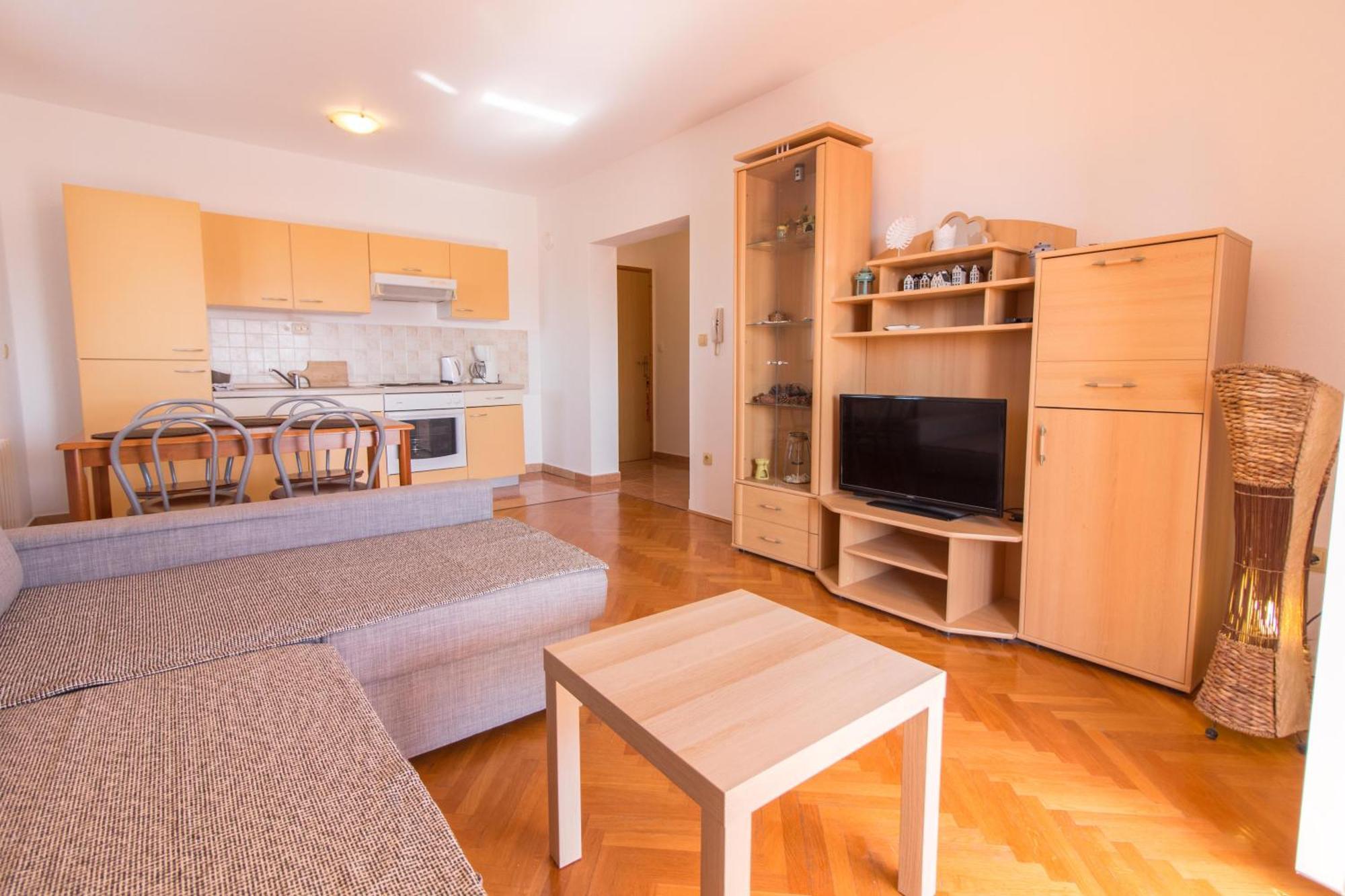 Malinska - Apartment Glavas Buitenkant foto