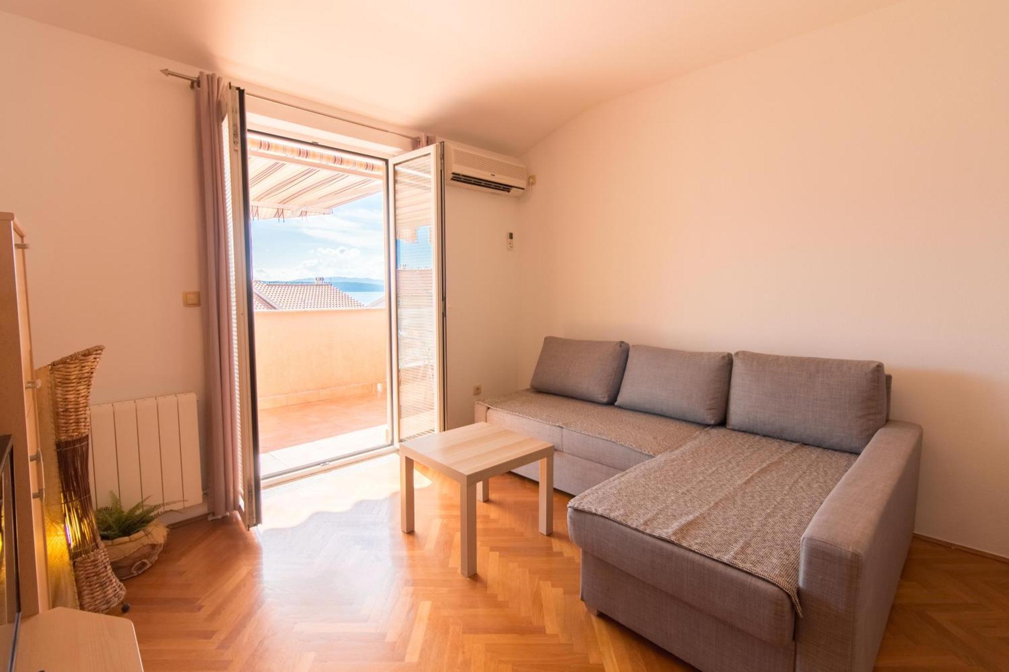 Malinska - Apartment Glavas Buitenkant foto