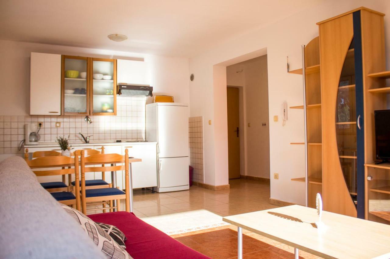Malinska - Apartment Glavas Buitenkant foto