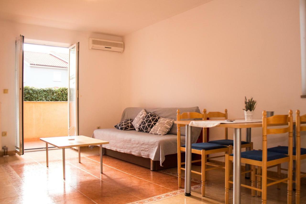 Malinska - Apartment Glavas Buitenkant foto