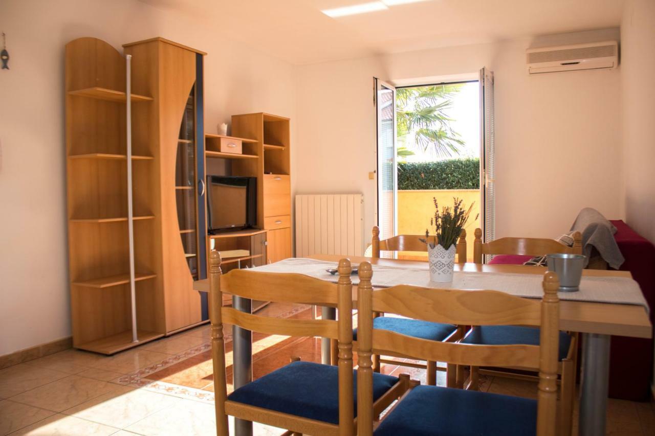Malinska - Apartment Glavas Buitenkant foto