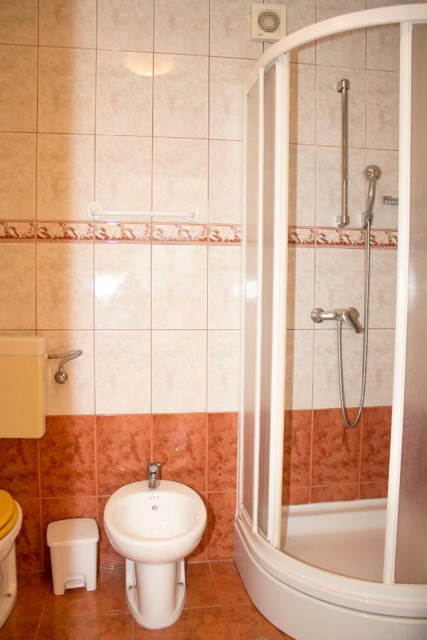 Malinska - Apartment Glavas Buitenkant foto